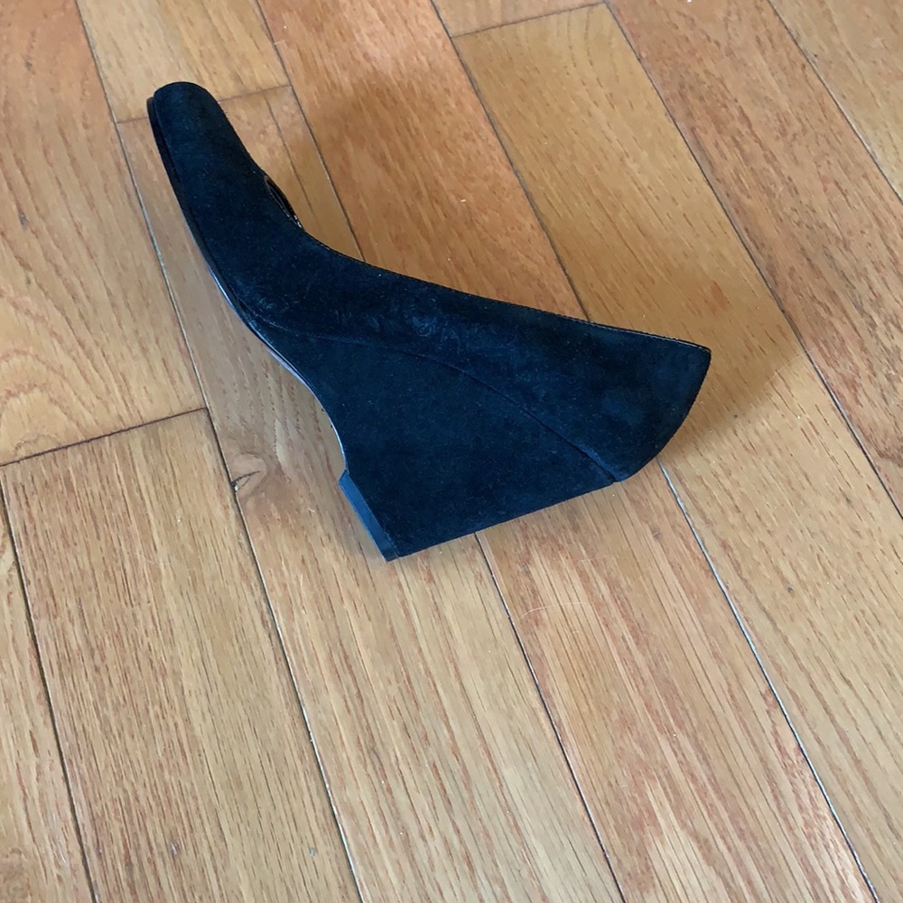 Shoes - Picture 2 of 6